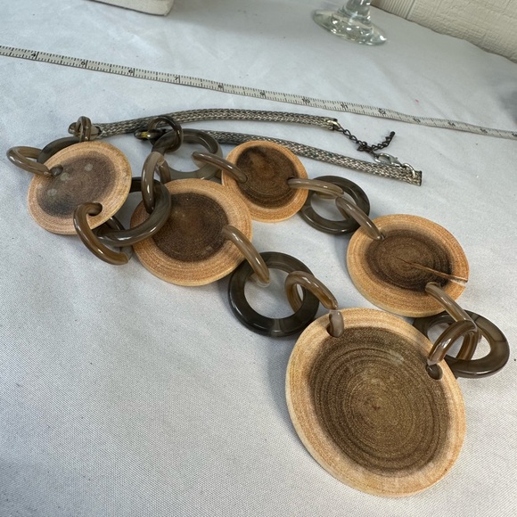 Chunky wood slice and swirled circle link necklace - Picture 5 of 6